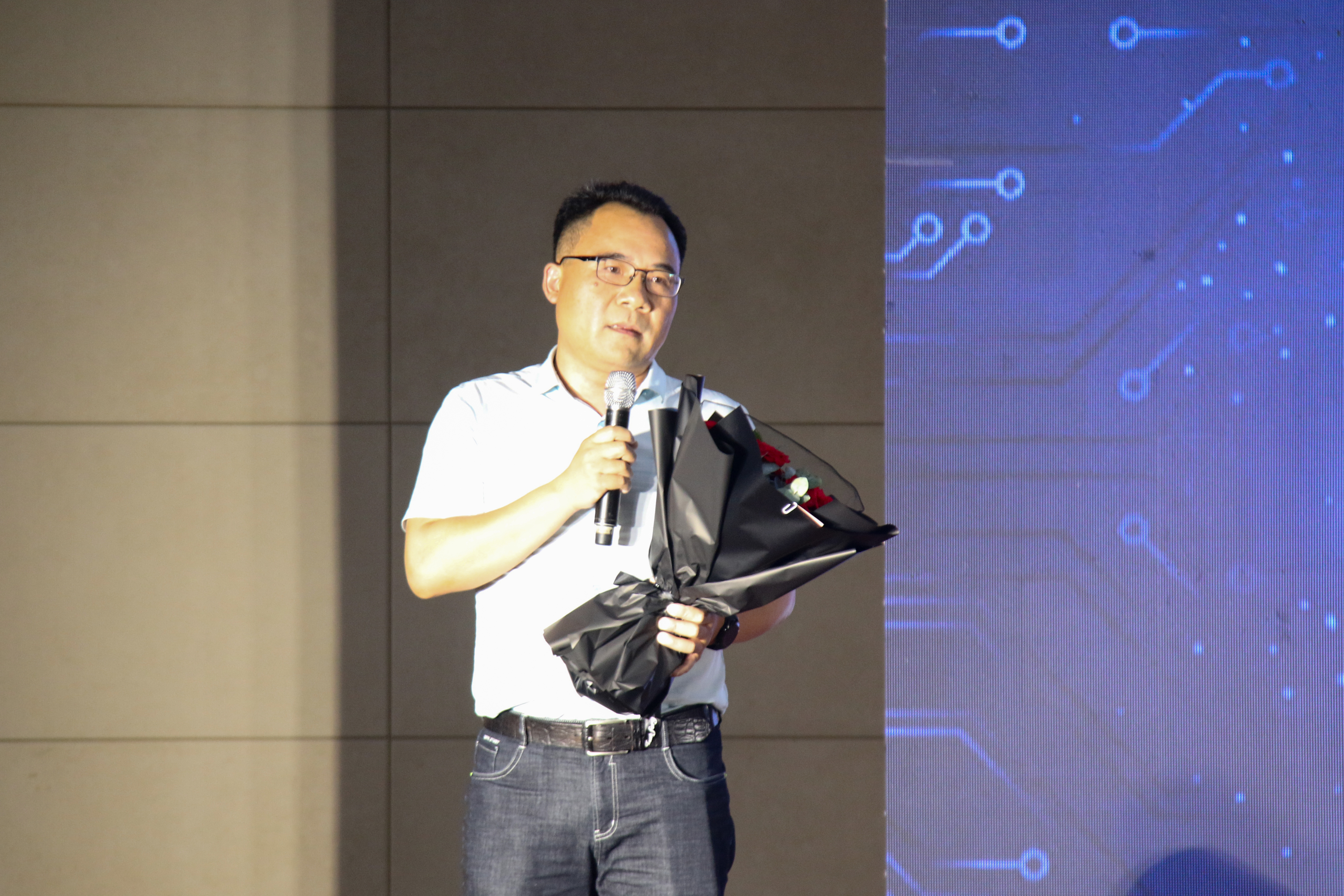 毕业晚会1.jpg 毕业晚会1.jpg