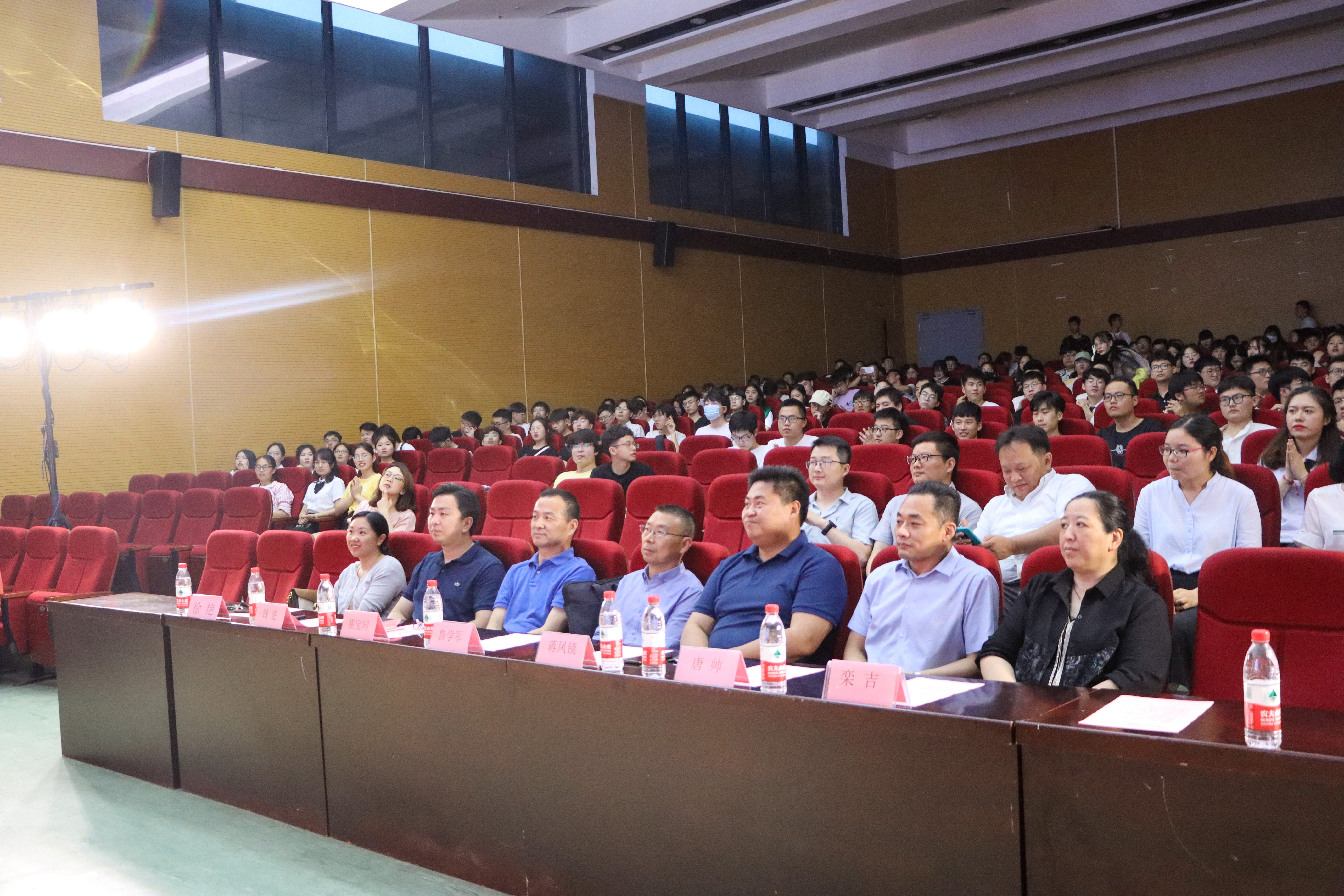 毕业晚会.JPG 毕业晚会.JPG