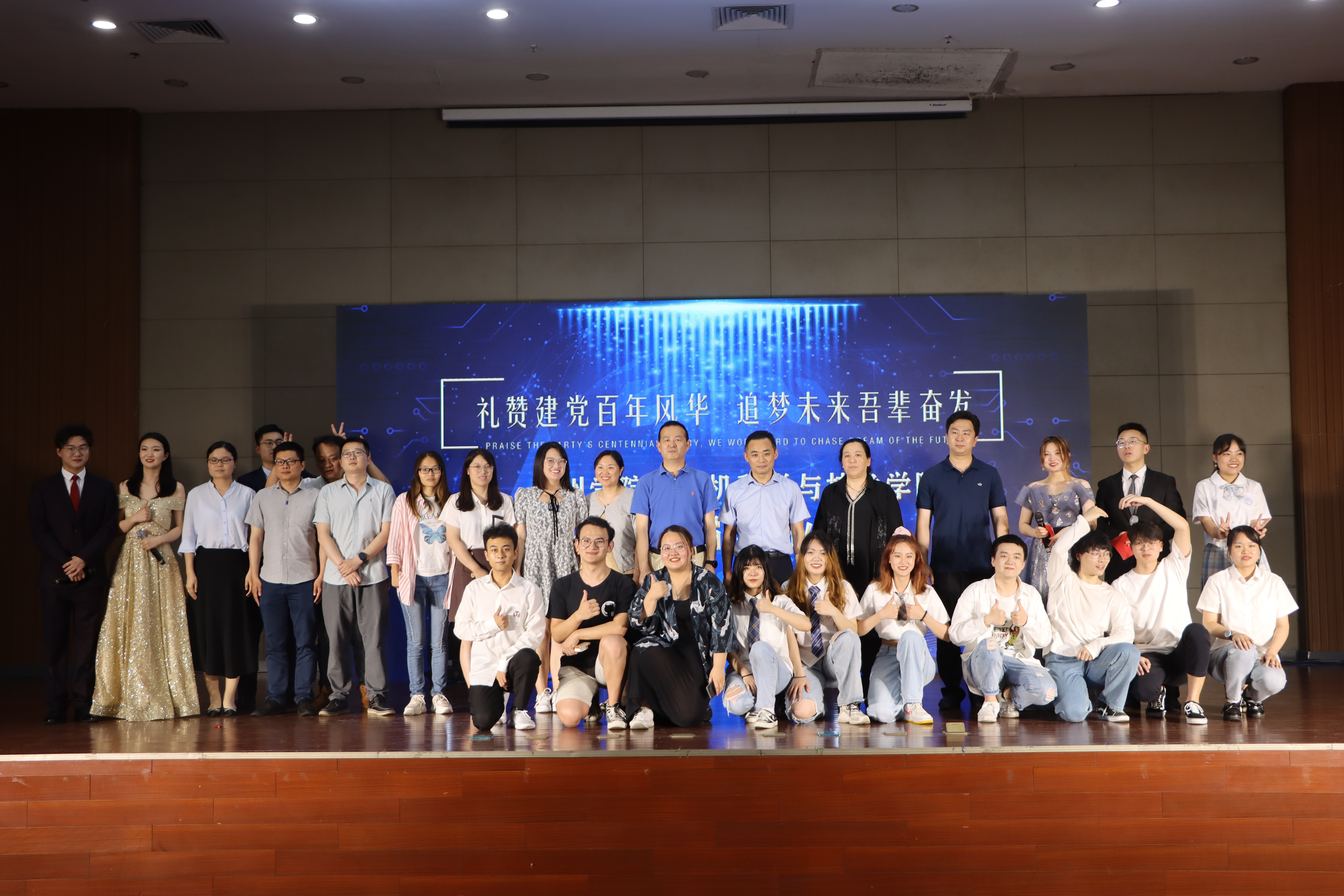 毕业晚会6.JPG 毕业晚会6.JPG