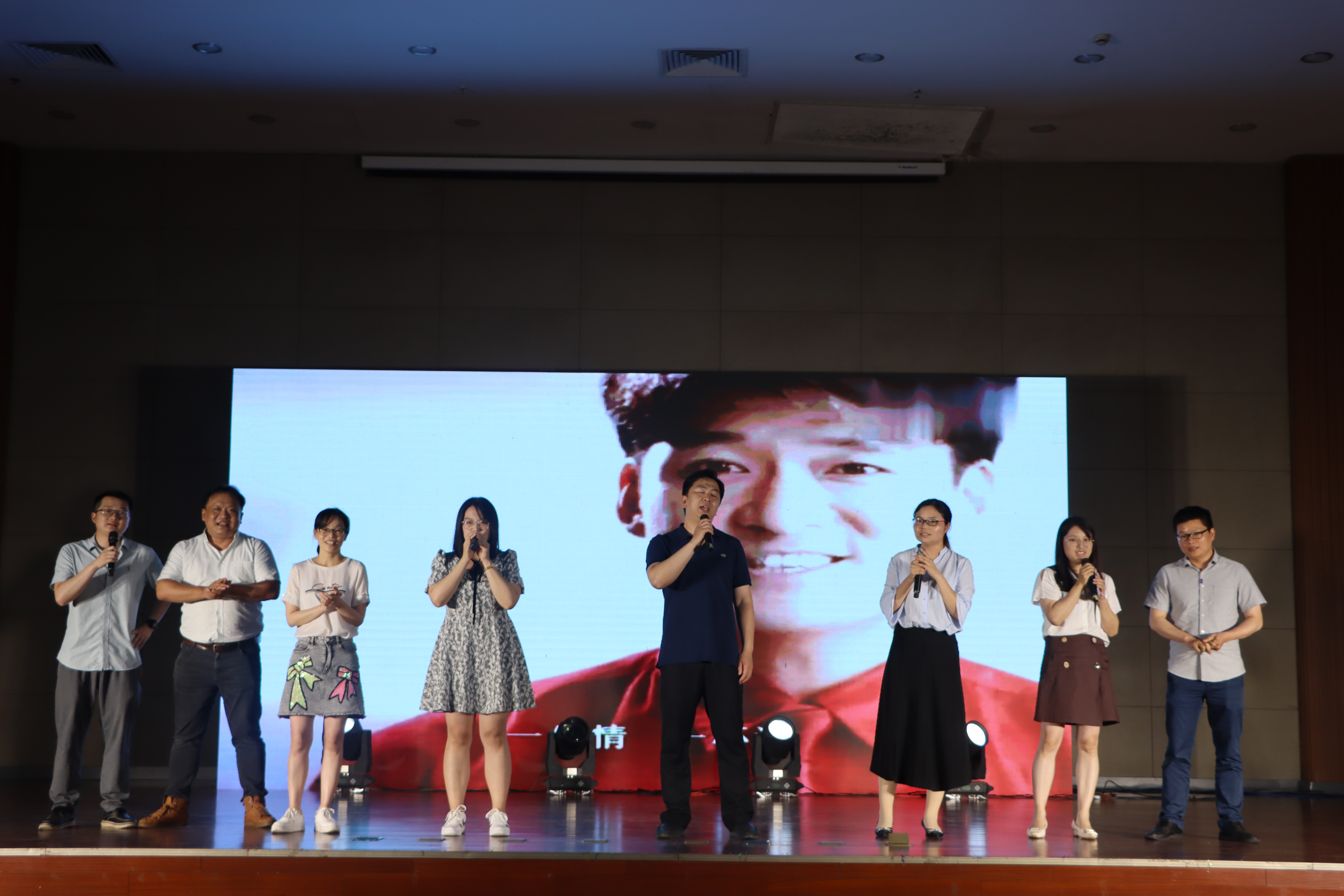毕业晚会4.JPG 毕业晚会4.JPG